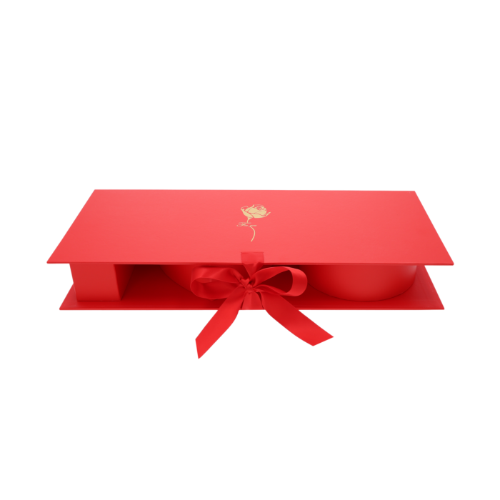 Flowerbox z napisem I love you 45 cm to luksusowy box na kwiaty, który pozwala wyrazić miłość w stylowy i ponadczasowy sposób.