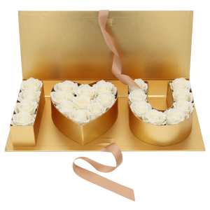 Złoty flowerbox wypełniony białymi różami, tworzący napis I love you. Luksusowa kompozycja prezentowa z satynową wstążką.