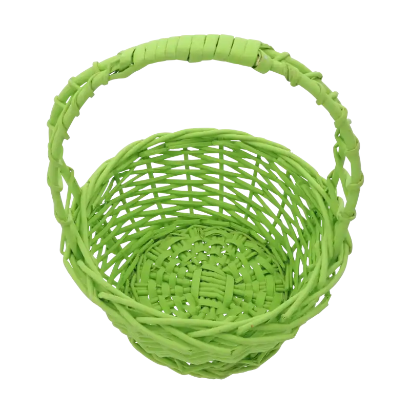 Wnętrze zielonego kosza wiklinowego o średnicy 25 cm. Pleciona struktura dna oraz wyraźnie zarysowany okrągły kształt.