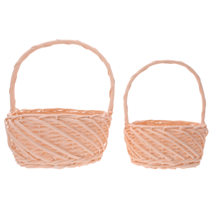 Dwa okrągłe kosze wiklinowe w kolorze łososiowym. Większy kosz ma 26 cm średnicy, mniejszy 24 cm. Idealne koszyki na święconkę.
