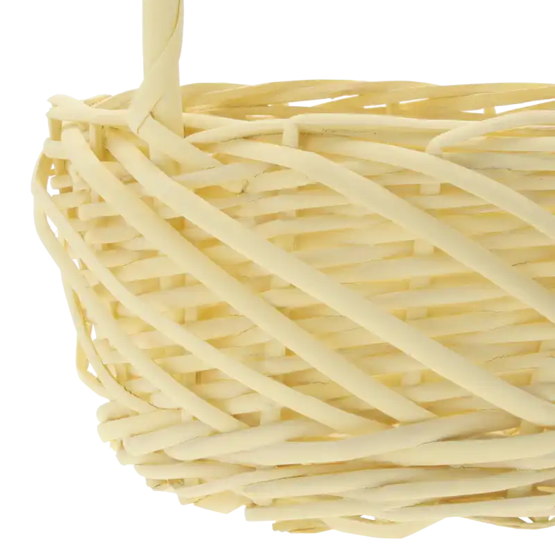 Zbliżenie na splot naturalnej wikliny w pastelowym żółtym odcieniu, charakterystyczne dla koszyki na święconkę w rozmiarze M marki Trend Deco.