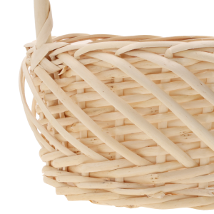 Zbliżenie na splot naturalnej wikliny koszyka. Detal pokazujący technikę wyplatania oraz naturalną kolorystykę materiału wykorzystanego w produkcji.