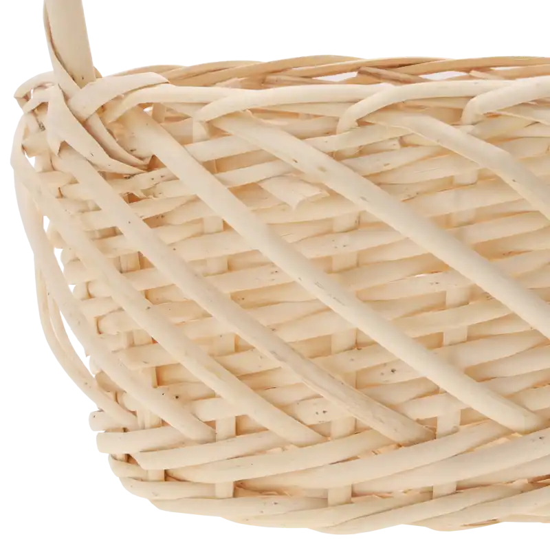 Zbliżenie na precyzyjny splot naturalnej wikliny na bocznej ściance kosza o średnicy 25 cm.
