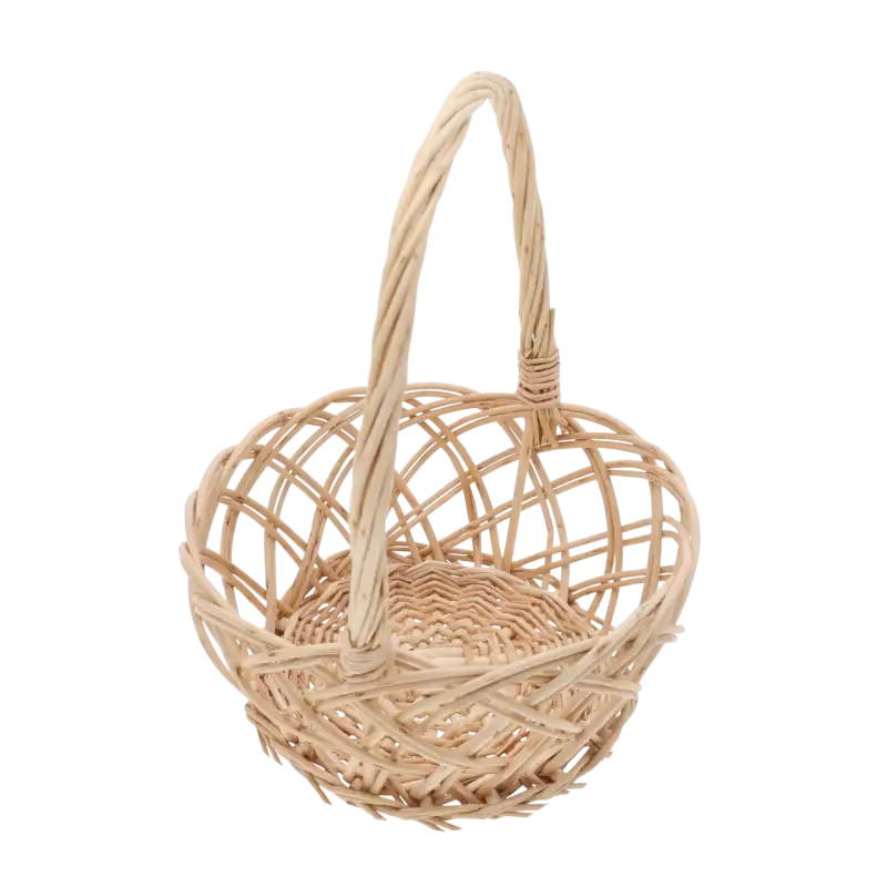 Okrągły kosz z naturalnej wikliny o średnicy 22 cm, zaprezentowany pod kątem, ukazujący ażurowy splot i konstrukcję z rączką.