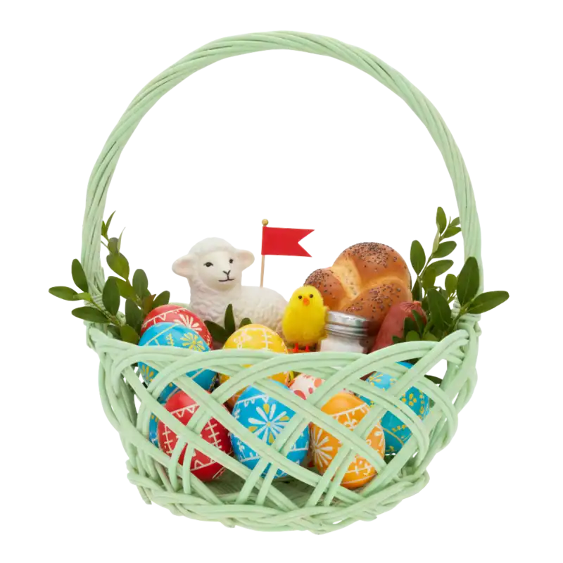 Zielony okrągły kosz wiklinowy 22 cm wypełniony wielkanocnymi ozdobami, takimi jak pisanki, baranek i gałązki bukszpanu.