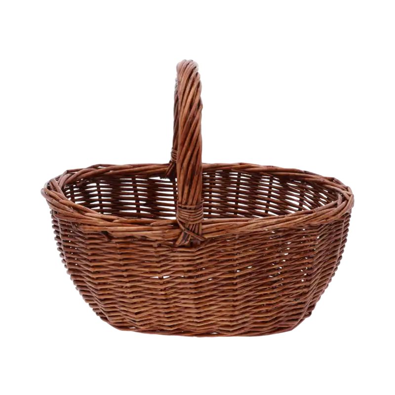 Owalny brązowy kosz wiklinowy o wymiarach 21x19x25 cm, prezentowany na białym tle. Klasyczna baza do wielkanocnej święconki.
