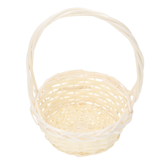 Widok z góry na wnętrze okrągłego kosza wiklinowego o średnicy 25 cm. Ażurowy splot i naturalny kolor wikliny.