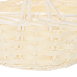 Zbliżenie na precyzyjny splot wikliny w okrągłym koszu o średnicy 20 cm. Detal konstrukcyjny ukazujący naturalną strukturę materiału.