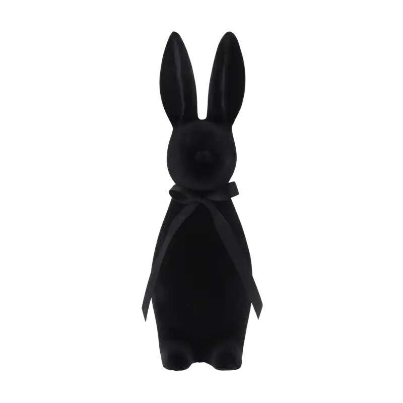 Czarny welurowy zając 30 cm to nowoczesna dekoracja wielkanocna. Figurka posiada flokowaną powierzchnię oraz elegancką satynową kokardę, prezentując się w ujęciu frontalnym.