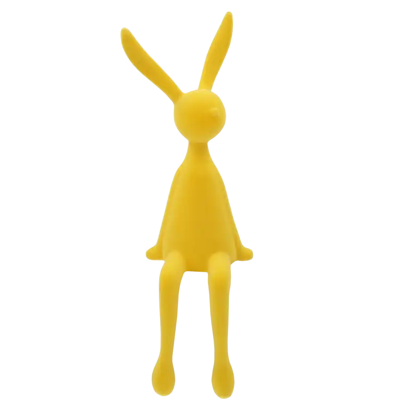 Ujęcie profilowe żółtej figurki zająca, prezentujące smukłą linię i stabilną pozycję siedzącą w nowoczesnym stylu.