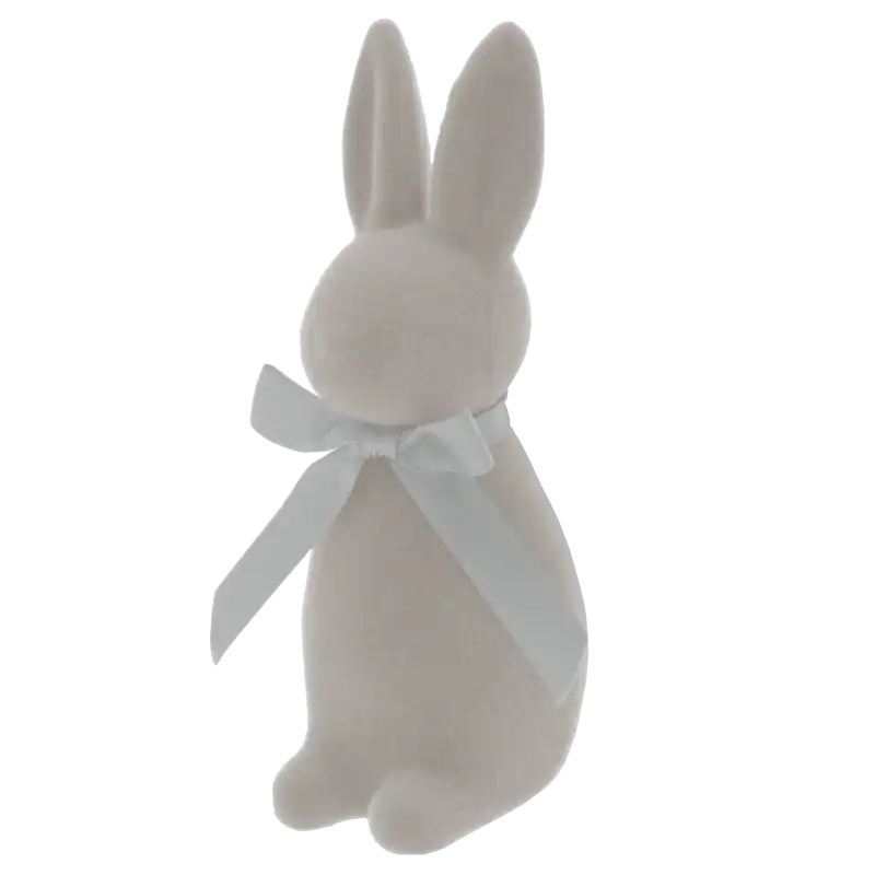 Zając welurowy 15 cm ustawiony w ujęciu trzy czwarte. Elegancki dodatek do wiosennych stroików i kompozycji.