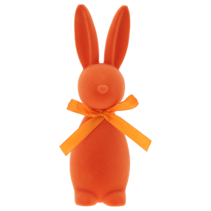 Pomarańczowy welurowy zając 18 cm to elegancka figurka wielkanocna z satynową kokardą, wykonana z przyjemnego w dotyku materiału, idealna do wiosennych aranżacji.