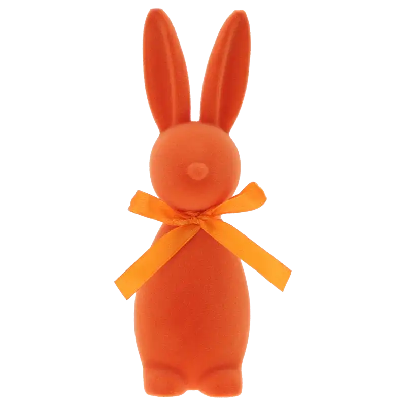Pomarańczowy welurowy zając 18 cm to elegancka figurka wielkanocna z satynową kokardą, wykonana z przyjemnego w dotyku materiału, idealna do wiosennych aranżacji.