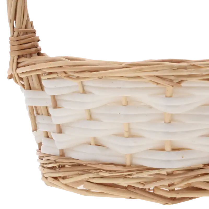 Zbliżenie na precyzyjny splot naturalnej wikliny oraz konstrukcję kosza, uwydatniające jego detale i estetyczne wykończenie.