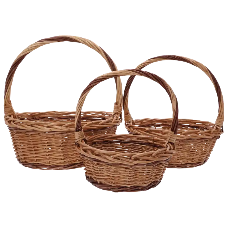 Komplet trzech brązowych koszy wiklinowych o średnicy 32 cm z rączkami, idealnych jako koszyki na święconkę lub baza do zestawów prezentowych.