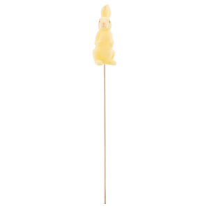 Prezentacja żółtego zająca na piku w pionowej orientacji. Figurka o wysokości 14 cm jest gotowa do użycia w stroikach.