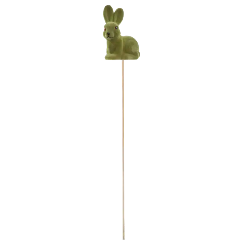 Prezentacja zielonego flokowanego zająca na piku w skali 50 cm. Figurka zająca o wysokości 10 cm na prostym drewnianym wsporniku.
