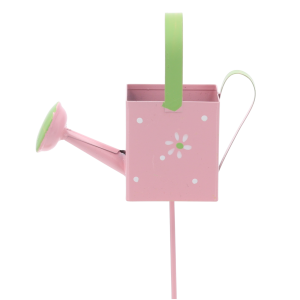 Różowa metalowa konewka na piku 33 cm z białymi kropkami i kwiatowym motywem. Wiosenna ozdoba na piku o szerokości 9 cm i wysokości 7 cm do stroików.