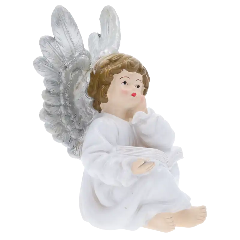 Zbliżenie na figurkę aniołka komunijnego o wysokości 14 cm. Widoczny detal twarzy, dłoni opartych na książce oraz faktura szaty.