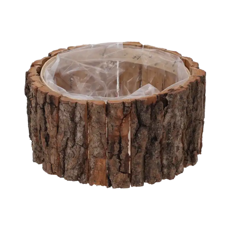 Okrągła osłonka drewniane z kory o średnicy 18 cm i wysokości 10 cm z wewnętrzną folią ochronną, idealna do naturalnych aranżacji roślinnych w stylu leśnym.