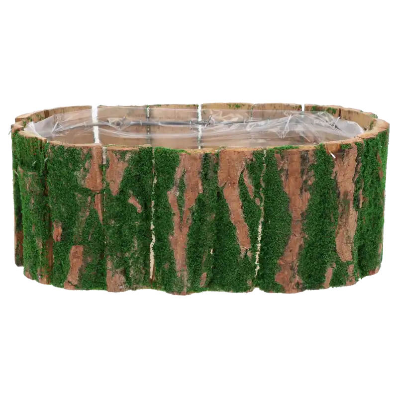 Widok z boku na owalną osłonkę z kory dekorowaną mchem. Produkt o naturalnym designie z wyraźną strukturą drewna, gotowy do umieszczenia roślin.
