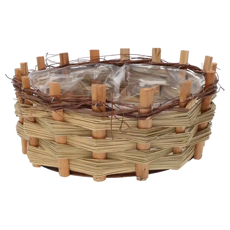 Okrągła drewniana osłonka o średnicy 30 cm w formie plecionki z naturalnego drewna, wyposażona w praktyczną folię ochronną wewnątrz.