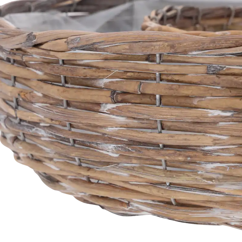 Detale techniczne splotu wikliny w okrągłej osłonce o średnicy 35 cm. Naturalny odcień materiału pasuje do wielu aranżacji wnętrz.