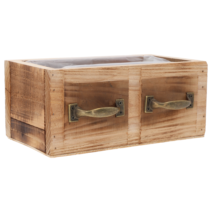 Drewniana skrzynka prostokątna z folią ochronną o wymiarach 22x12 cm, wyposażona w ozdobne metalowe uchwyty w kolorze antycznego mosiądzu.