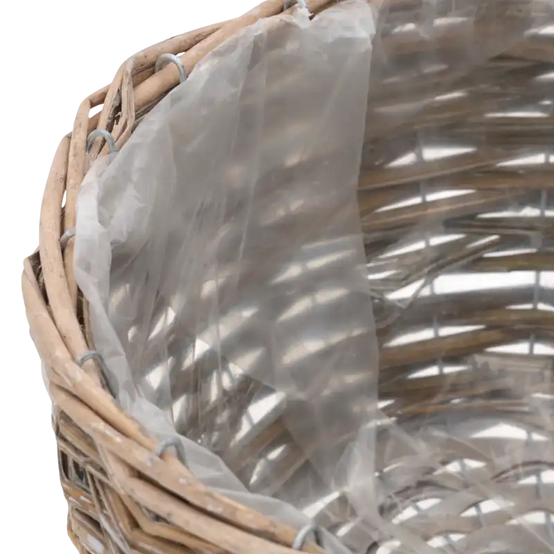 Zbliżenie na wnętrze osłonki wiklinowej, ukazujące przezroczystą folię ochronną, która zabezpiecza przed wilgocią.