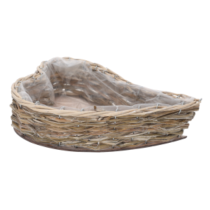 Kompaktowa osłonka z wikliny w formie serca o wielkości 32x23 cm, wyłożona przezroczystą folią zabezpieczającą przed wilgocią podczas sadzenia.