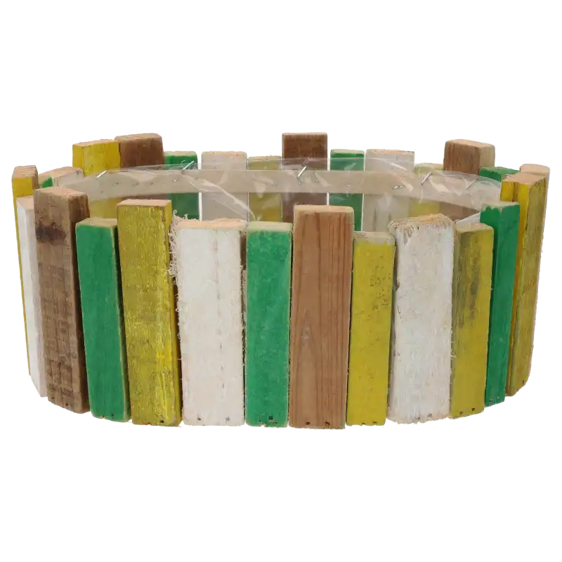 Owalna osłonka drewniana z kory o wymiarach 30x22x12 cm z wewnętrzną folią ochronną, wykonana z barwnych elementów w rustykalnym stylu.