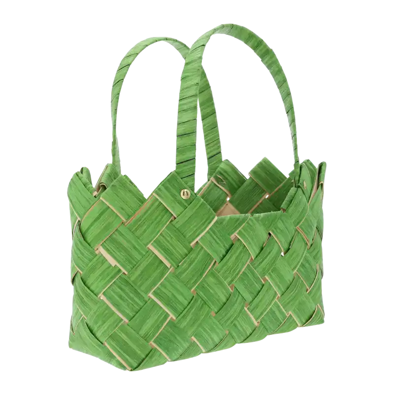 Pleciona torba w kolorze zielonym o wymiarach 30x14 cm. Lekka konstrukcja z uchwytami, idealna do aranżacji wnętrz i kwiaciarni, zabezpieczona folią przed wilgocią.
