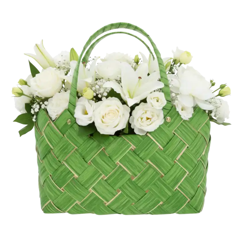 Zielona torba dekoracyjna 30x14 cm z bukietem białych róż i lilii. Naturalna osłonka, która podkreśla urok kompozycji florystycznych w domu lub kwiaciarni.