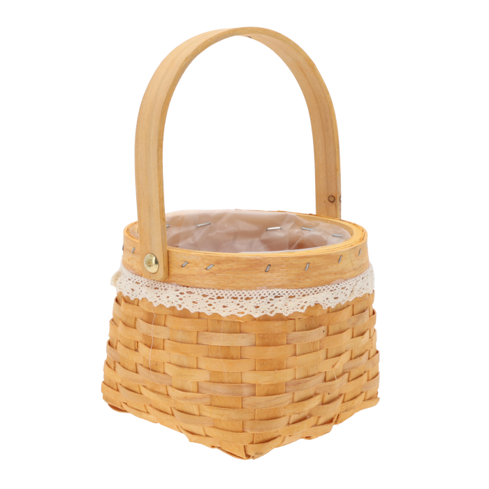 Naturalny koszyk z łuby o wysokości 24 cm z ruchomą rączką i ochronną folią wewnątrz, zdobiony koronką.