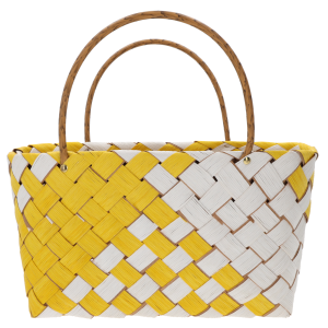 Żółta torba dekoracyjna o wymiarach 37x20x35 cm z plecionego materiału z wygodnymi rączkami. Prezentowana na białym tle.
