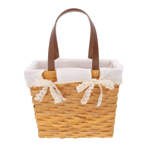 Naturalny kosz z łuby z wyjmowanym jasnym materiałem i ozdobną koronką o wymiarach 39x27 cm. Estetyczny koszyk z rączką w stylu boho do przechowywania i aranżacji wnętrz.