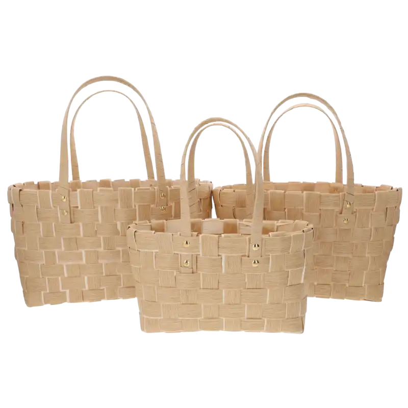 Zestaw trzech kawowych toreb dekoracyjnych o wymiarach 42 cm, 38 cm oraz 35 cm wykonanych z naturalnych surowców. Eleganckie kosze z wygodnymi uszami do aranżacji wnętrz, kwiatów i prezentów.