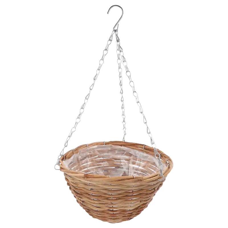Okrągły kosz wiklinowy o średnicy 30 cm z widocznym łańcuchem montażowym. Naturalny element dekoracyjny do ogrodu.