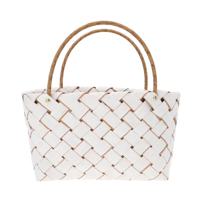 Biała torba na kwiaty 35x15 cm o plecionej fakturze z drewnianymi uchwytami, prezentowana na białym tle. Idealny dodatek w stylu boho.