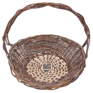 Wnętrze okrągłego kosza wiklinowego. Widoczne precyzyjne plecenie dna oraz naturalny odcień materiału.
