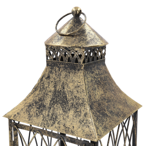 Detale dachu i uchwytu lampionu w kolorze antycznego złota. Precyzyjne wykonanie metalowych elementów podkreśla elegancję tego dodatku dekoracyjnego.