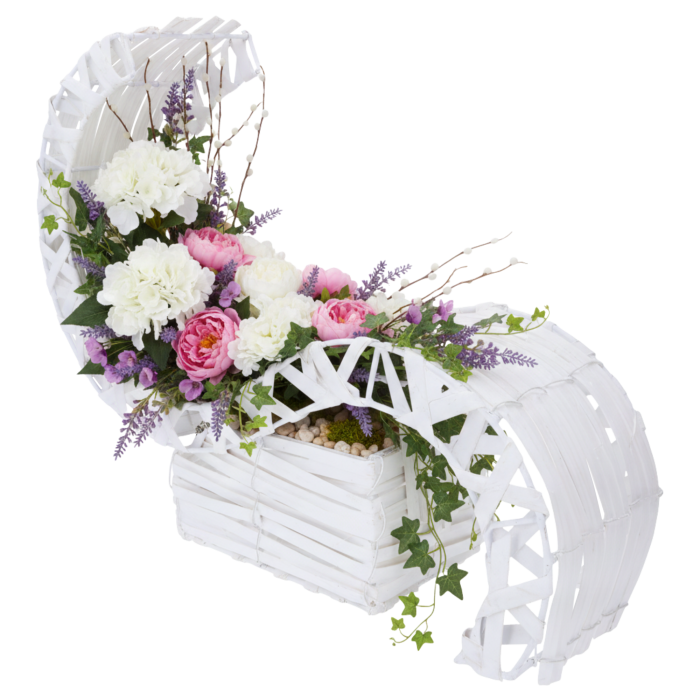 Biały kosz do kompozycji 45 cm z florystyczną aranżacją kwiatów w odcieniach różu i bieli. Wyposażony w praktyczny wkład ochronny, stanowi idealną bazę do dekoracji na balkon lub pomnik.
