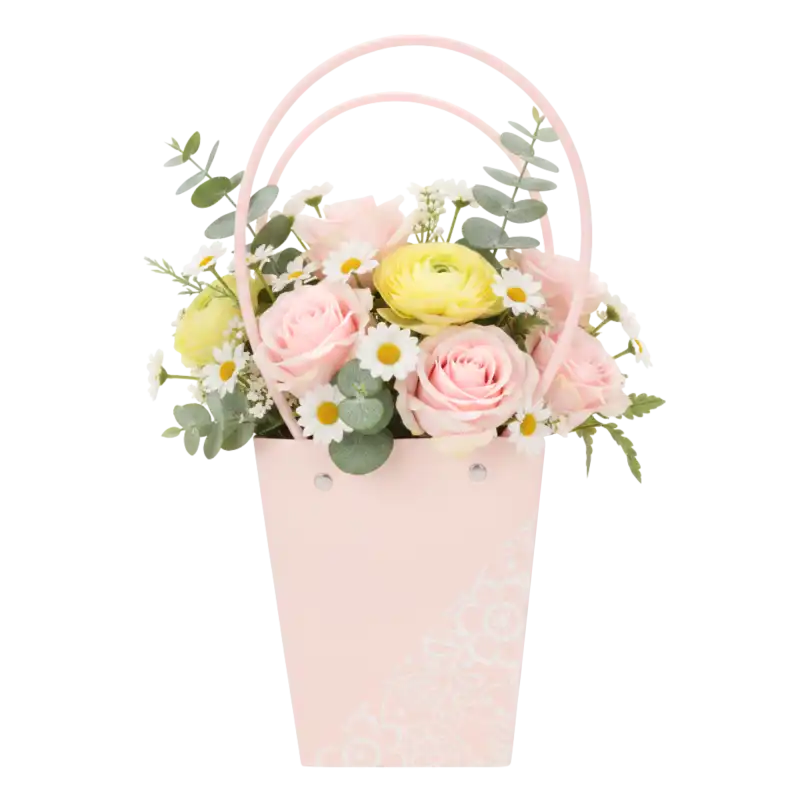 Różowa torebka kwiatowa 34 cm wypełniona bukietem róż i margaretek. Prezentuje gotową kompozycję roślinną w ozdobnym papierowym opakowaniu z uchwytami, gotową do wręczenia jako wyjątkowy prezent.