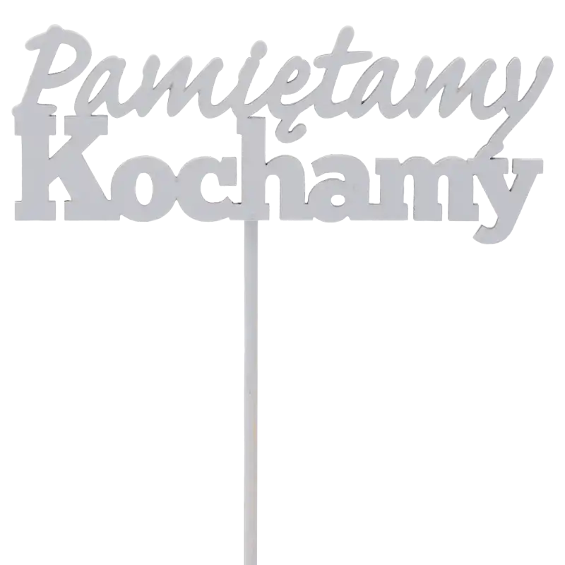 Szary drewniany topper Pamiętamy Kochamy o długości 32 cm na piku. Dekoracja o wymiarach napisu 4,5x12 cm do stroików kwiatowych.