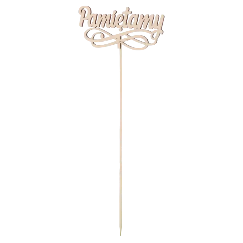 Prezentacja drewnianego toppera Pamiętamy w ujęciu pionowym, ukazująca długość całkowitą 32 cm oraz proporcje dekoracyjnego napisu.