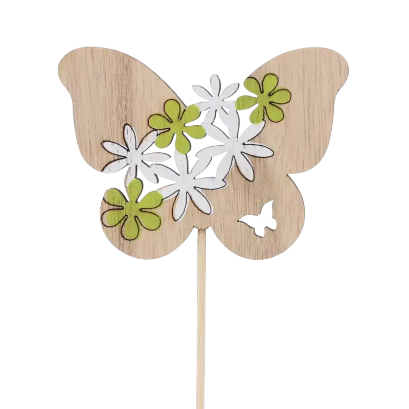 Drewniany motyl na piku o wysokości 25 cm z kwiatowym motywem w odcieniach zieleni. Dekoracja o wymiarach 6x8 cm na patyczku, idealna do roślin i stroików.