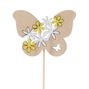 Zbliżenie na drewniany motyl na piku o wysokości 25 cm, ozdobiony białymi i żółtymi kwiatami. Idealna ozdoba na piku do wiosennych kompozycji.