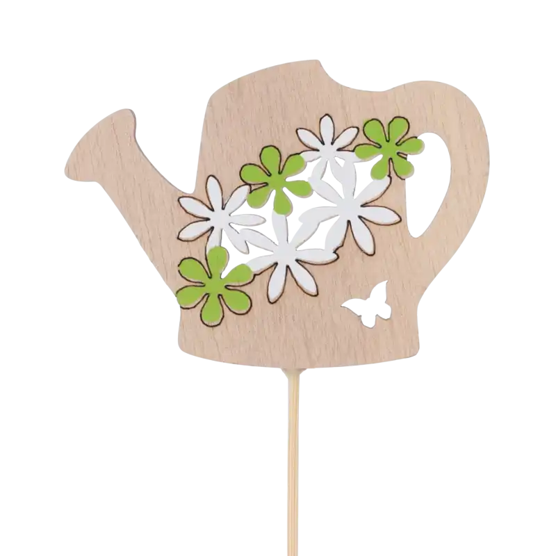 Drewniana konewka na piku o wysokości 26 cm z ozdobnym nadrukiem kwiatów. Ta dekoracja wiosenna w naturalnym kolorze drewna to praktyczne ozdoby na piku do stroików.