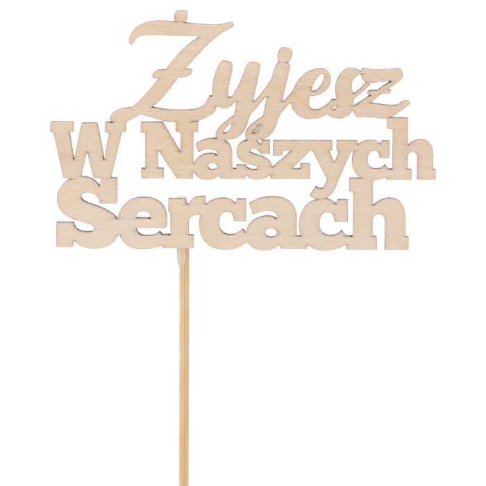 Drewniany topper na piku z napisem Żyjesz w naszych sercach, estetyczny dodatek do dekoracji nagrobnych i stroików.