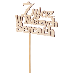 Delikatne nachylenie toppera na piku, pokazujące precyzyjne wycięcie napisu w drewnie do aranżacji nagrobnych.